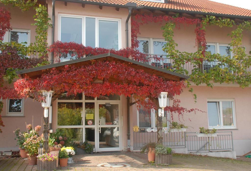 Gaestehaus Kleine Kalmit Λαντάου Εξωτερικό φωτογραφία